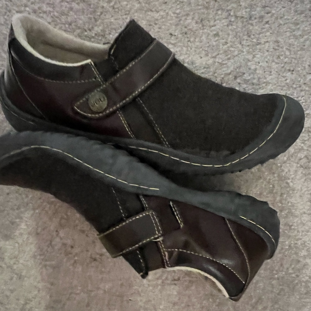 Comfy Jambu shoes in Brown Gently worn